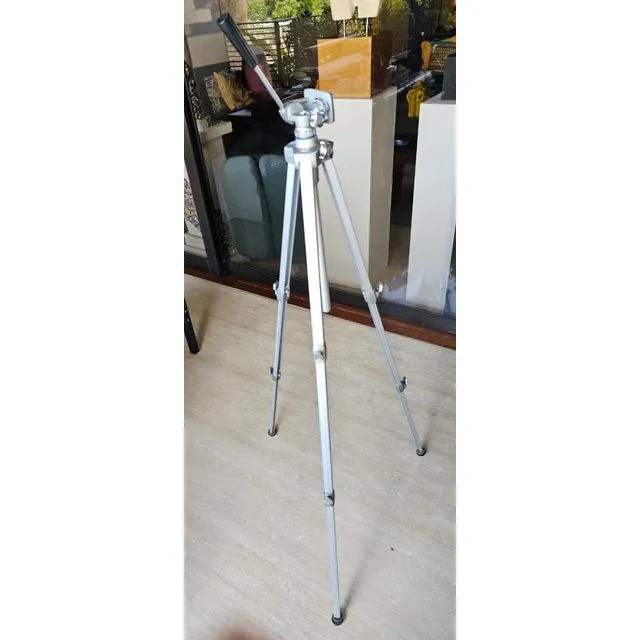 Tripode De Fotografia Usado, En Perfectas Condiciones