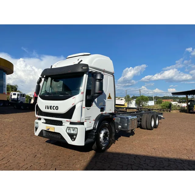 Iveco Tector 24300 Cabine Leito Teto Alto 6x2