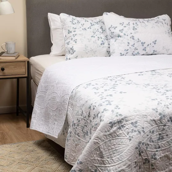 Cubrecama Quilt Reversible + Fundas Almohada 2 Plazas 240x260 Color Hojas/blanco