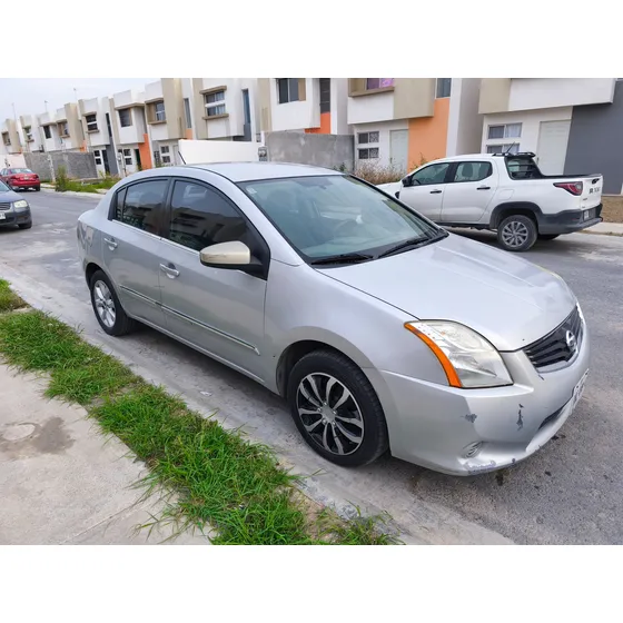 Nissan Sentra 2.0 Custom Cvt