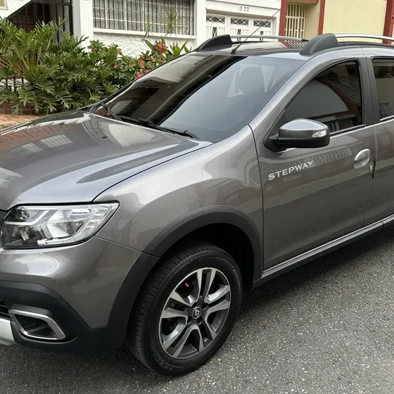 Renault Stepway 2023 1.6 Intense Automática