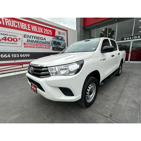 Toyota Hilux Doble Cabina Base