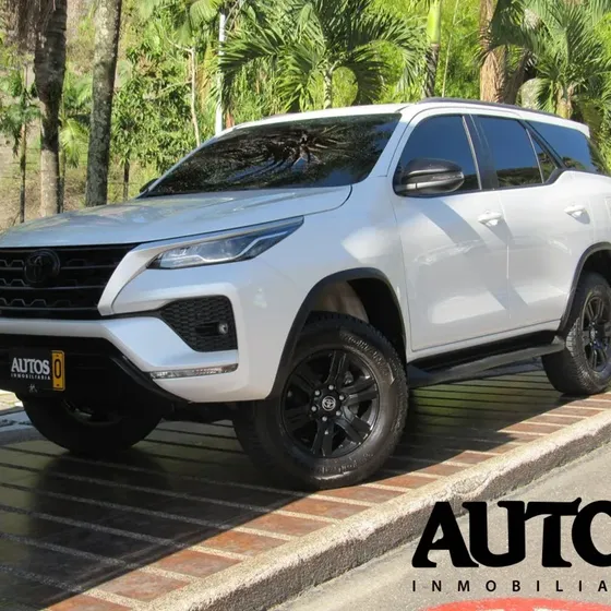 Toyota Fortuner 2024 Sr Cc2.400 Diesel 4x2 7 Puestos 148hp