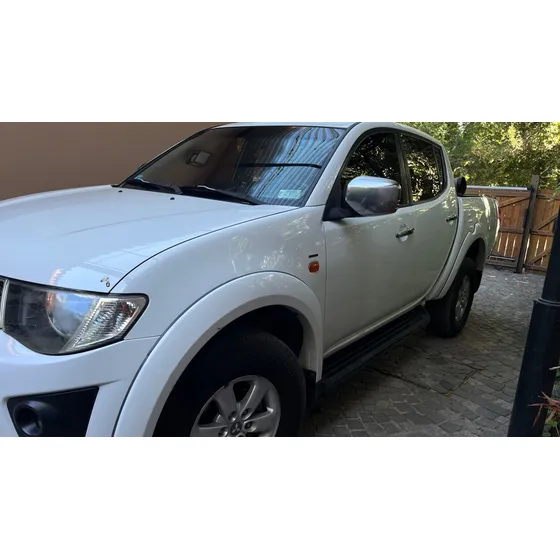 Mitsubishi L200 3.2 Cab Doble 4wd Cr 165cv Mt