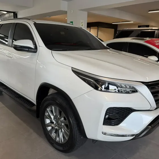 Toyota Fortuner 2024 2.4 Diésel Sr 4x2