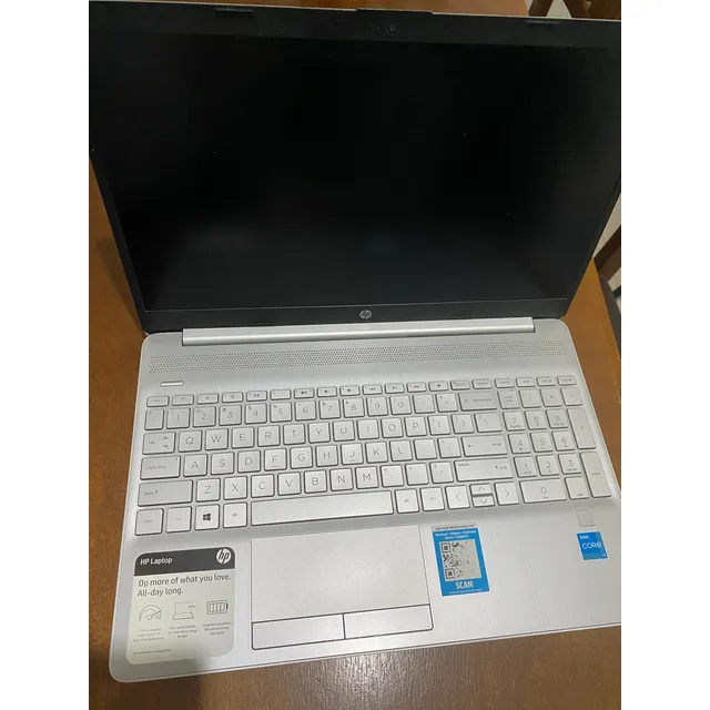 Hp 15-dw3033dx 15.6 8gb/ 256gb Ssd/ Core I3- Usado Plateado
