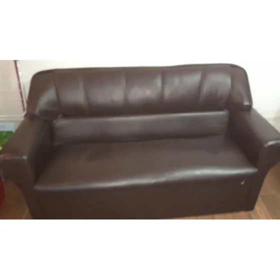 Juego De Sillones. Un Sillón De 3 Cuerpos Y Dos De Un Cuerpo