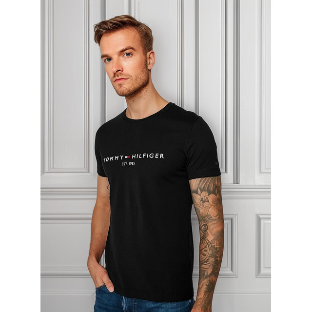 Camiseta Tommy Hilfiger Masculina Logo Tee Preta Camiseta Tommy Hilfiger Masculina Logo Tee Preta