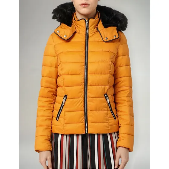Chaqueta Acolchada Con Capucha Y Cremallera Frontal