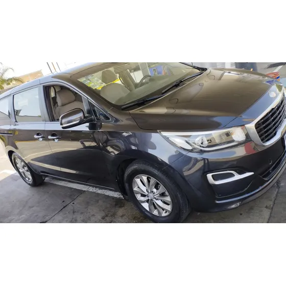 Kia Sedona 3.3 V6 Lx At
