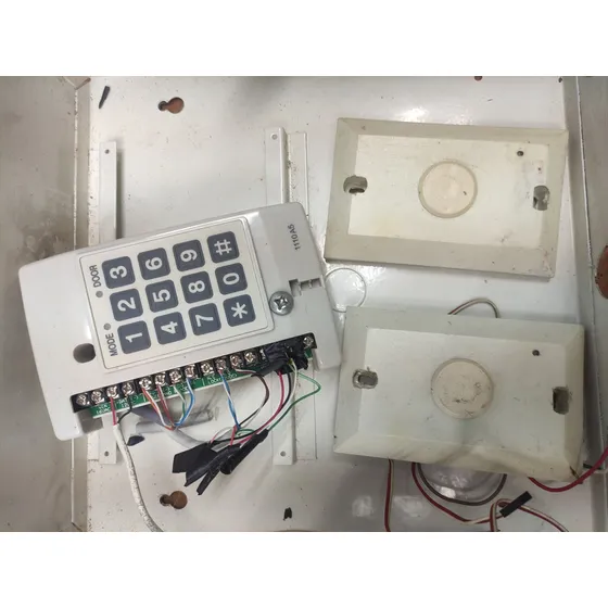 Controladora Rosslare Y Lectoras De Proximidad Incluye Caja.