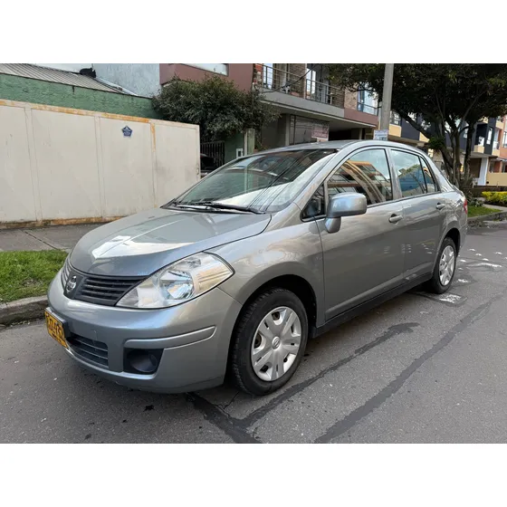 Nissan Tiida Automático 1.8 Sedán