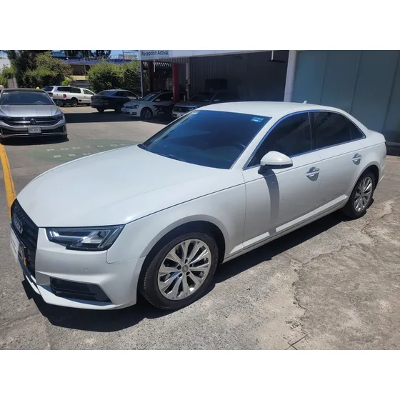 Audi A4 2.0 T Select 190hp Dsg