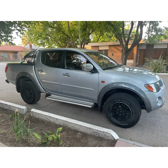 Mitsubishi L200 2.5 Did Cab Doble At 4x4