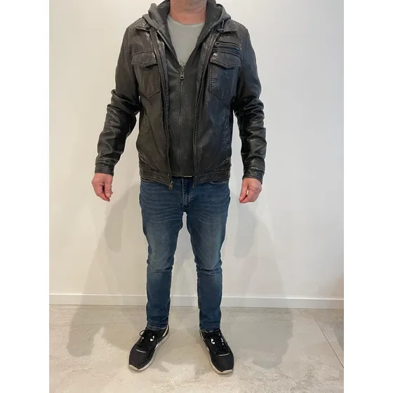 Campera De Cuero Con Corderito Levis