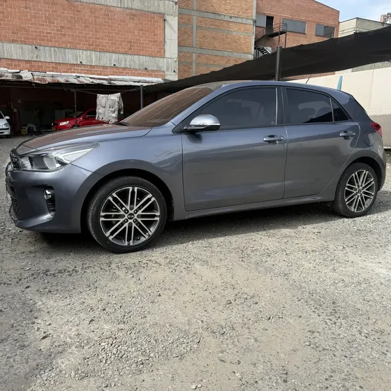 Kia Rio 2020 1.4 Vibrant Hb Mecanico Caja Sexta Full Equipo Hermoso Vencambio