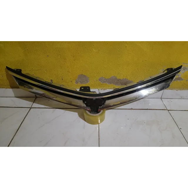 Parrilla Cromada Toyota Previa 2007-09 Usada Original