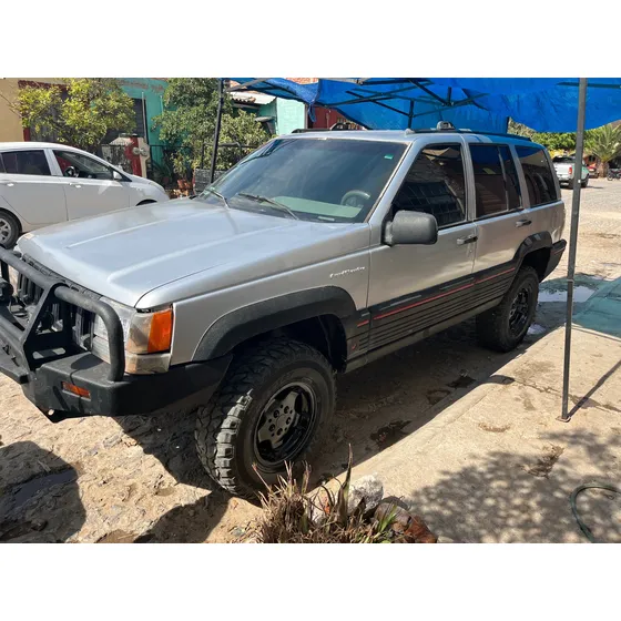 Jeep Cherokee Cherokee Sport 4x4 At