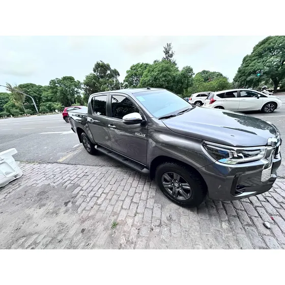 Toyota Hilux Pick-up 2.8 Cd Srv 204cv 4x4 At