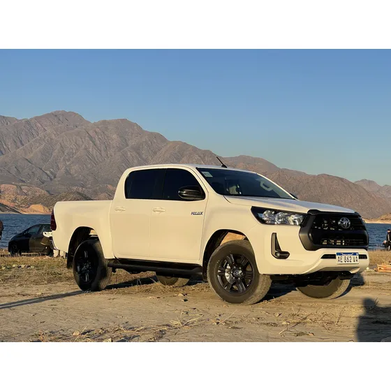 Toyota Hilux Pick-up Sr 4x2