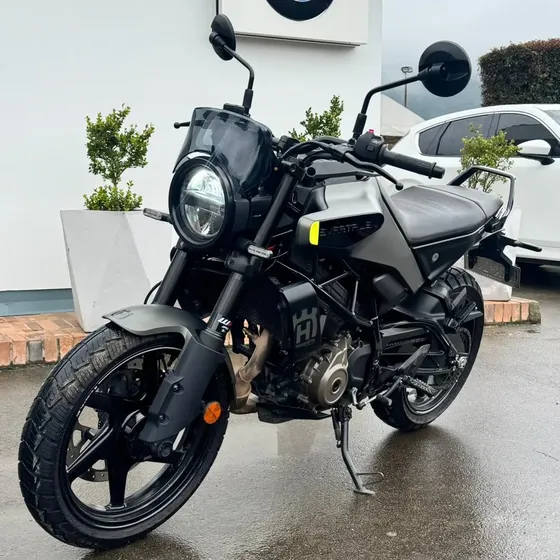 Husqvarna Svartpilen 250