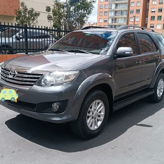 Toyota Fortuner 2013 2.7l 4x4 At