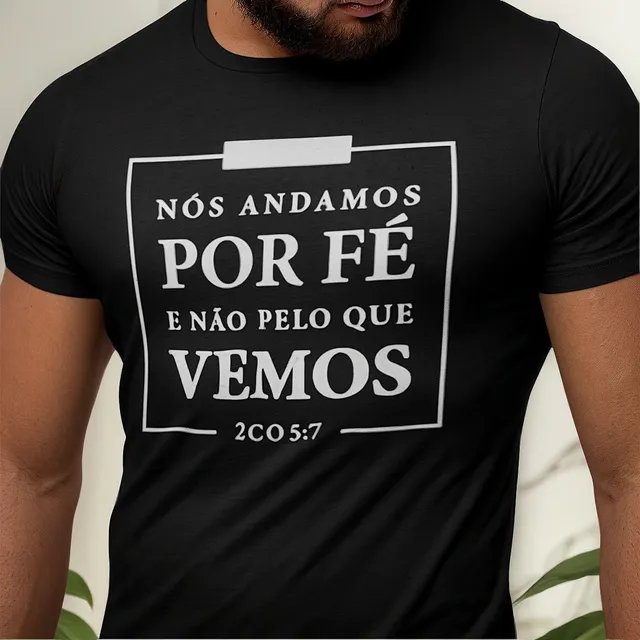 Camiseta Masculina Nós Andamos Por Fé Não Pelo Que Vemos