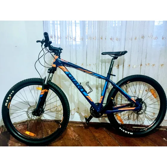 Bicicleta Giant Talón M4