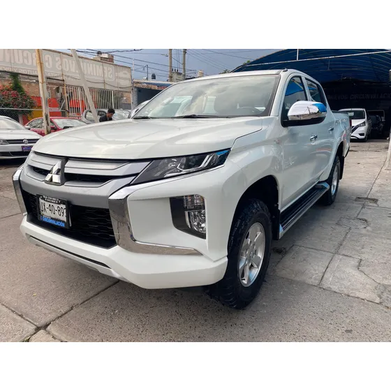 Mitsubishi L200 2.4 Cabina Doble 4x2 Mt