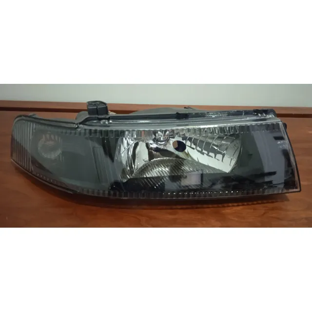 Faro Derecho Para Mitsubishi Signo 99/05