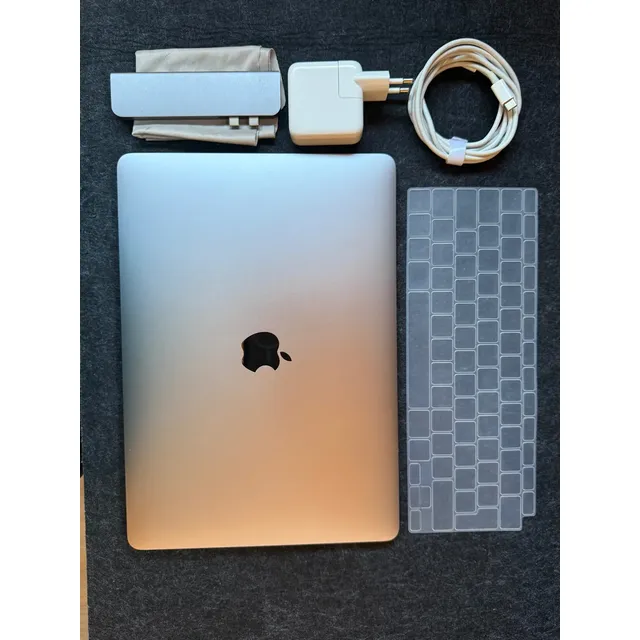 Macbook Air 13 Intel Core I3, 8gb Ram 256gb Ssd + Accesorios Gris Espacial