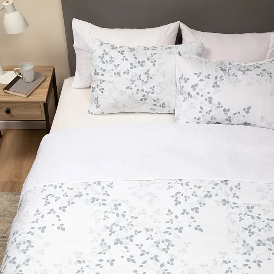 Cubrecama Cobertor Quilt Reversible Estampado King Superking Color Hojas\u002FBlanco | Cuotas sin interés