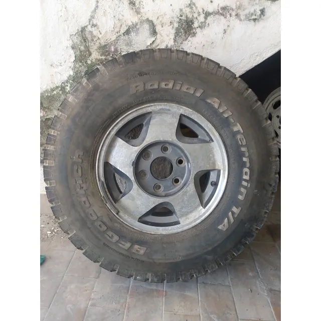 Rin 16 / 6 Huecos Con Chiva Bf Goodrich 265/75/r16