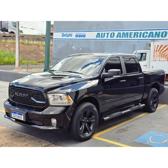 Ram Ram Classic 5.7 Laramie Night Edition Cab. Dupla 4x4 Aut. 4p