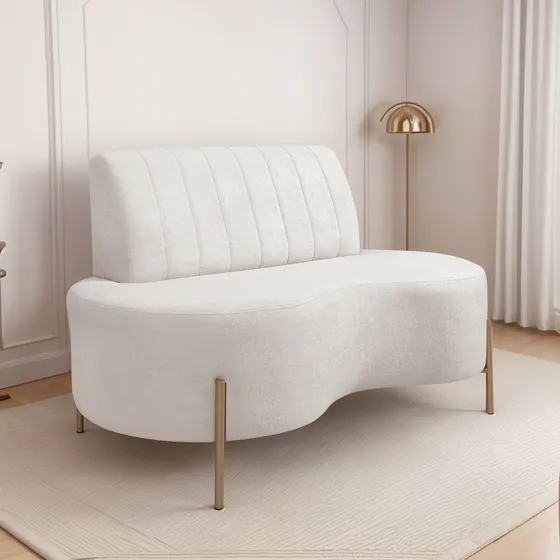 Sofá Curvo 2 Lugares Bouclê Luxo Pé Dourado 135cm Sala