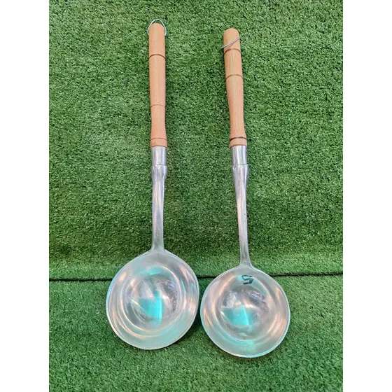Cucharón Aluminio Fundido Con Cabo En Madera, Largo 57 Cm