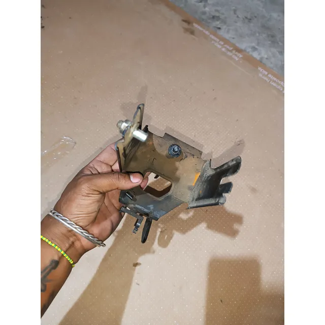 Soporte Base De Módulo Abs Chevrolet Optra