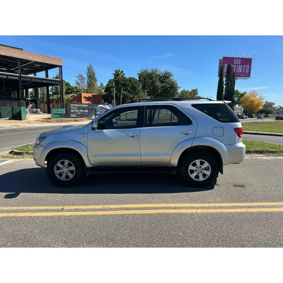 Toyota Hilux Sw4 3.0 Srv Cuero 4x4
