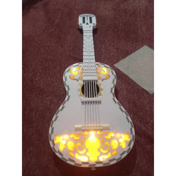 Guitarra Disney Coco Con Luz Y Sonido (de Uso) 