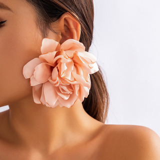 Pendientes De Tuerca Con Flores Grandes De Tela De Seda Sati Pendientes De Tuerca Con Flores Grandes De Tela De Seda Sati