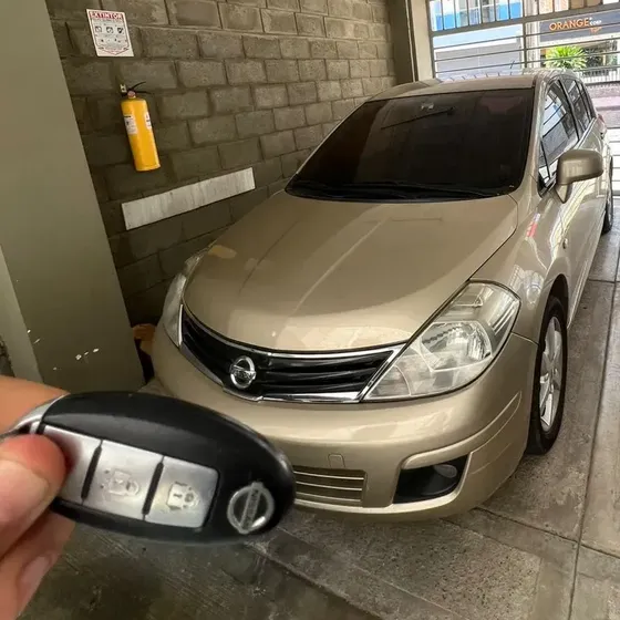 Nissan Tiida Hb 2011 1.8 Premium