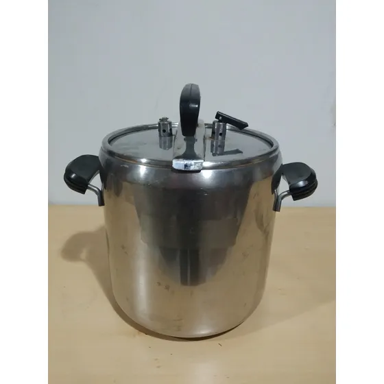 Olla De Presión Inoxven 6 Litros Buen Estado En Oferta 