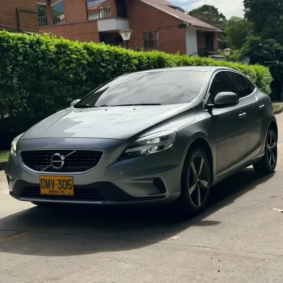 Volvo V40 2017 2.0 T4 Drive-e R-design