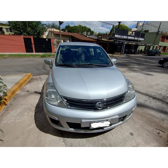 Nissan Tiida 1.8 Visia