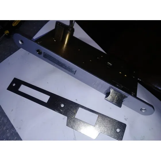 Cerradura Ezcurra Española De 50 Mm Con Cilindro Usada
