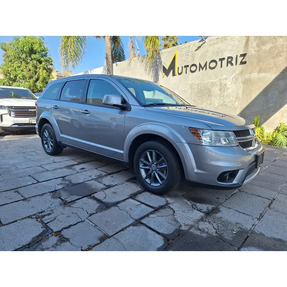 Dodge Journey 2.4 Sxt 5 Pasajeros Plus Mt