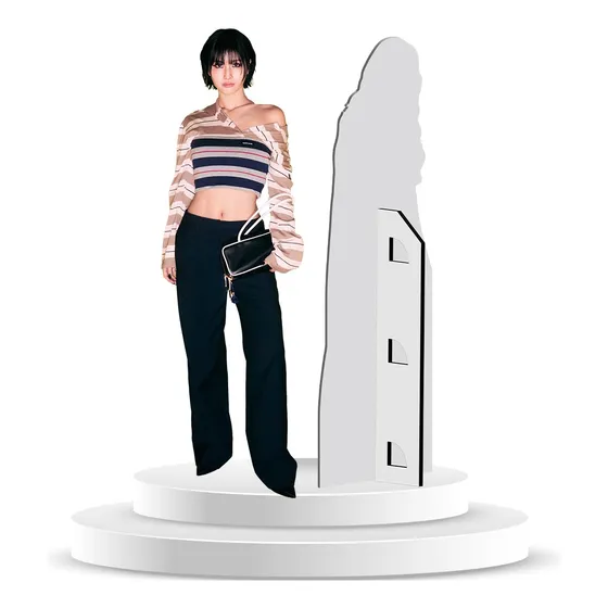 Figura De Coroplast Hirai Momo Twice Con Base A Tamaño Real