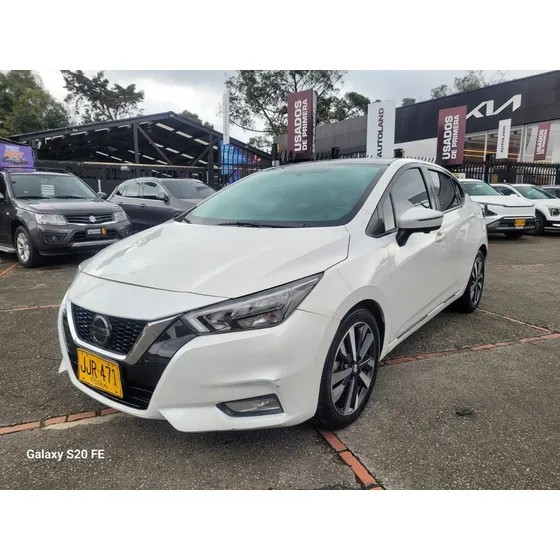 Nissan Versa 1.6 Exclusive Atm Cuero Pantalla Tactil Aire Automatico Full