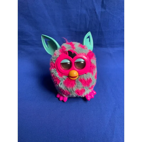 Furby Boom Pink Heart,hasbro, Habla En Español,funcionando.