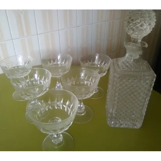 Botella De Cristal Y 6 Copas 